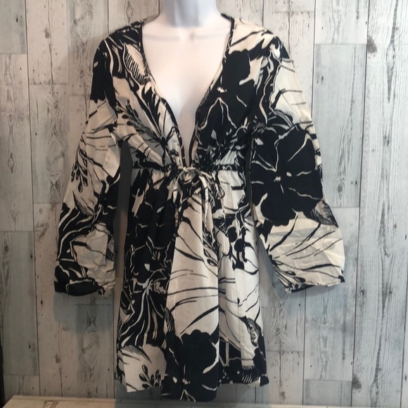 Islander Black/White Swimsuit Cover Up Small - Picture 1 of 6